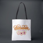 Bolsa Tote BUTTERBEER™ Available At Wizarding Taverns<br><div class="desc">Raise a glass to the wizarding world with this charming Butterbeer™ design! Featuring elegant, swirling typography and a warm, vintage-inspired color palette, this artwork celebrates the most beloved drink in magical history. Accented with playful details and references to iconic wizarding taverns like the Three Broomsticks™, the Leaky Cauldron™, and the...</div>