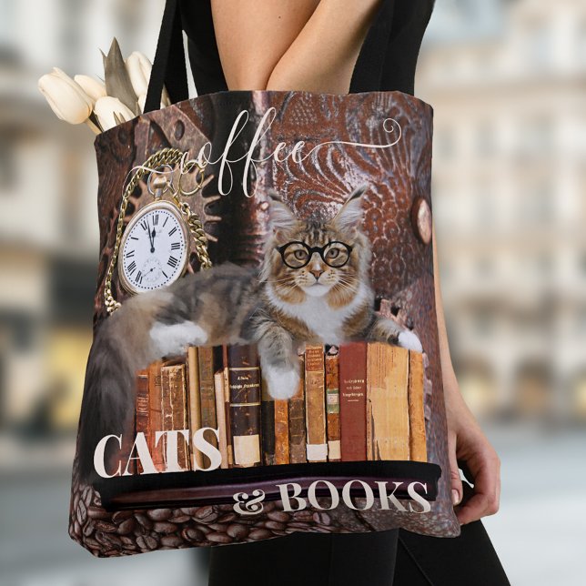 Bolsa Tote Café de Gato Engraçado e Saco de Livros (Tote bag featuring a funny cat with glasses on a steampunk background with books and coffee)