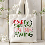 Bolsa Tote Caros Papais noeis Apenas Trazem Uma Tipografia Mo<br><div class="desc">Este design de feriados apresenta o texto "Caros Papais noeis só trazem vinho" na moderna tipografia vermelha e verde,  acentuada por um arco e um boneco de neve. #Natal #feriados #sazonal #festivo #moderno #na moda #divertido #humor #humor #vinho #bolsa #totebags #bolsas #acessórios #bristmasgifts #christmasstyle #fashion #moda #estilo #trendência</div>