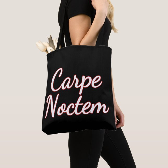 Bolsa Tote Carpe Noctem (Close Up)