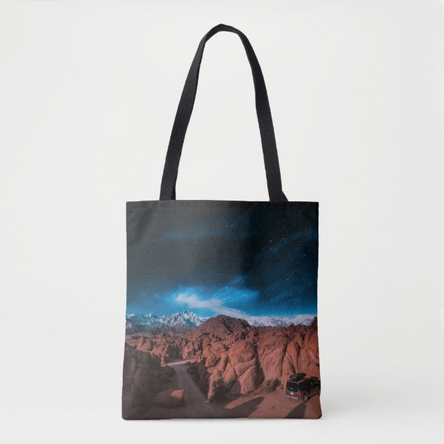 BOLSA TOTE CARRO PRETO PERTO DAS FORMAÇÕES DE ROCHAS (Frente)