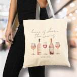 Bolsa Tote Casa É Onde Está O Vinho<br><div class="desc">Este saco de tote encantador e humorístico é perfeito para amantes de vinho que apreciam uma boa risada. Apresentando o brincalhão dizendo "Casa é onde o vinho está" em ambos os lados, este saco de tota é desenhado com tipografia de na moda e design de aquarela de uma garrafa de...</div>