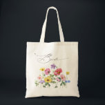 Bolsa Tote Casamento de Campo de Flor Chic Floral Rustic Chic<br><div class="desc">Celebre sua história de amor com esta elegante bolsa de tote floral de noiva com uma charmosa design de flor silvestre e um roteiro de caligrafia moderno. Perfeito para um casamento de jardim, cerimônia ao ar livre, ou celebração rústica de boho, este design combina elementos florais brancos com elegância de...</div>
