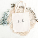 Bolsa Tote casamento do guião preto branco moderno<br><div class="desc">Saco moderno de Bride Tote com texto simples "noiva" em letras bonitas impressas na frente. Bolsas bonitas e simples em um script preto chic. Faz um chá de panela excelente,  festa de solteira ou presente de casamento para a futura Sra!</div>