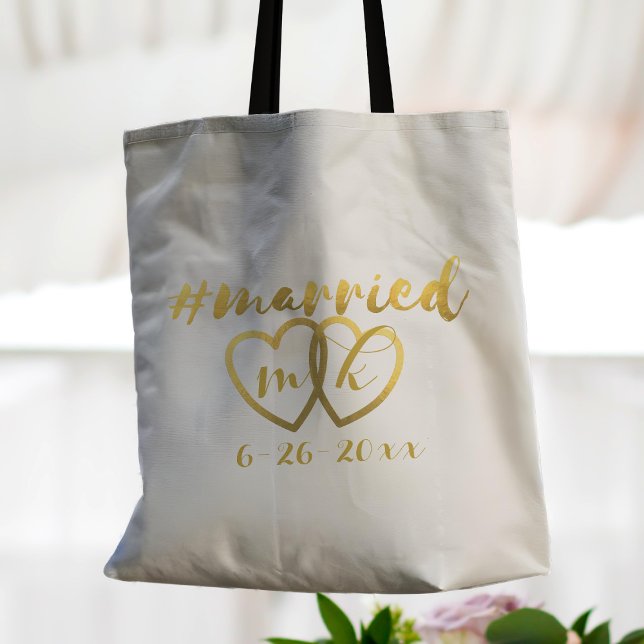 Bolsa Tote Casamento do Monograma do Coração Dourado do recem (Add the married couple's initials to the gold hearts and your wedding date too)