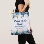 Bolsa Tote Casamento Floral de Rosas Azuis Elegante<br><div class="desc">Esta bela e elegante bolsa de casamento floral rosa azul-d'água faz o presente perfeito para a adorável mãe da noiva! Faz um encantador tesouro. Você pode adicionar facilmente o(s) seu(s) nome(s) personalizado(s) e a data do casamento clicando no botão "personalizar". Você pode ter outros títulos como Bridesmaid, Mãe do Chão,...</div>