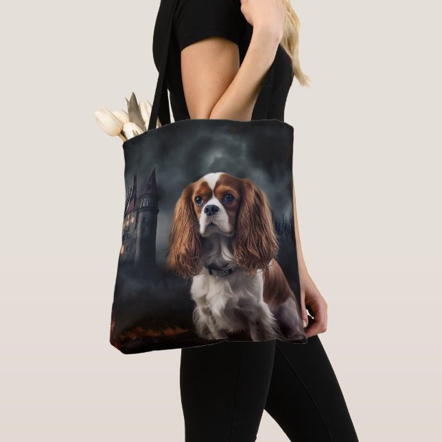 Bolsa Tote Cavalier King Charles Spaniel Halloween Scary (Close Up)
