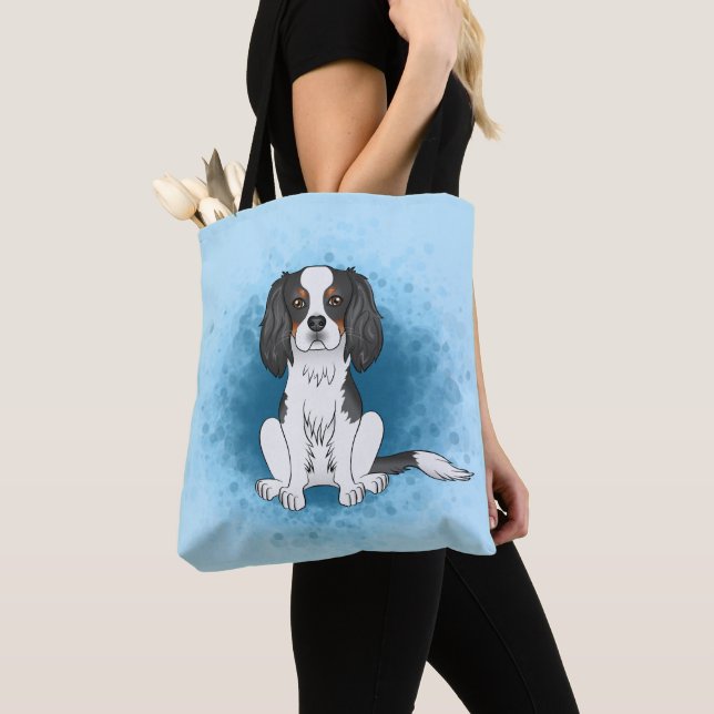Bolsa Tote Cavalier King Charles Spaniel Tricolor em Azul (Close Up)