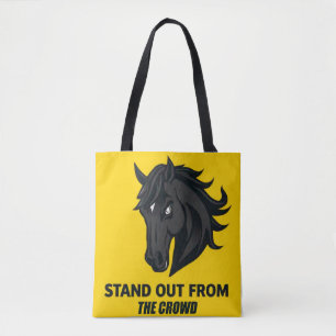 Bolsa Tote Cavalo Preto Com Texto Se Destaca Da Multidão