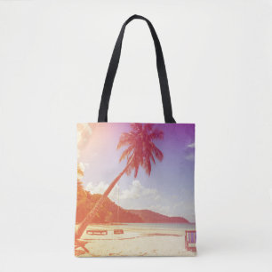 Bolsa Tote Cena de praia, coqueiro, cama de madeira.