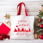 Bolsa Tote Cena tradicional de Natal, renas vermelhas de inve<br><div class="desc">A cena tradicional do Natal é o presente de Natal vermelho moderno das renas vermelhas do inverno.</div>