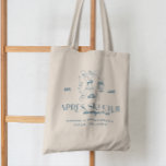 Bolsa Tote Champagne no Gelo | Fim de Semana de Après Ski par<br><div class="desc">Celebre sua despedida de solteira com estilo com essas bolsas tote Après Ski chiques, perfeitas para escapadas de inverno e aventuras na neve! Com um design elegante e divertido com esquis cruzados, taças de champanhe e flocos de neve, essas bolsas adicionam um toque de luxo às suas celebrações com tema...</div>