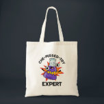 Bolsa Tote Che-miss-try Funny Science Chemistry Pun<br><div class="desc">Che-miss-try Funny Science Chemistry Pun apresenta um belo criador de química a explodir. Presente perfeito para família e amigos que adoram trocadilhos de química fofos.</div>
