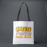 Bolsa Tote Cheese Fondue e Chill Funny e Cuide<br><div class="desc">Cheese Fondue e Chill. Design de queijo engraçado e fofo para aqueles que adoram comer queijo. Legal e humorística para quem não pode festejar sem queijo fondue. Perfeito para celebrar o Dia Nacional do Cheese Fondue. presente de Natal e excelente para família e amigos.</div>