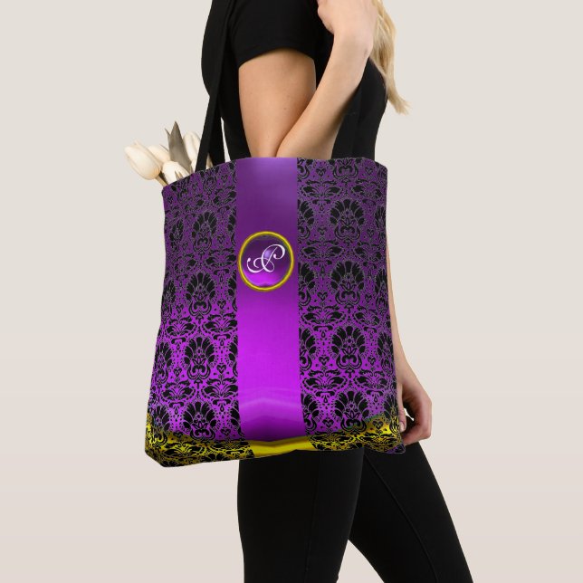 BOLSA TOTE CHIC BLACK BRANCO DAMASK, PURPLE GEMSTONE MONOGRAM (Close Up)