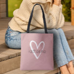 Bolsa Tote Chic Heart Personalizado Dusty Rosa<br><div class="desc">Esta mala empoeirada de rosa é personalizada com seu nome em uma simples fonte sobre um grande coração branco. Ideal para você mesmo,  para suas damas de honra,  clube de livros,  presente de graduação,  presente de aniversário,  presente de professor ou qualquer ocasião. Mais cores em nossa loja.</div>