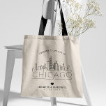 Bolsa Tote Chicago Wedding | Linha Skyline Estilizada<br><div class="desc">Uma bolsa única de tote de casamento para um casamento acontecendo na bela cidade de Chicago. Este bolsa apresenta uma ilustração estilizada do horizonte único da cidade com seu nome embaixo. Esta é seguida pelas informações do dia do casamento em um estilo aberto igual.</div>