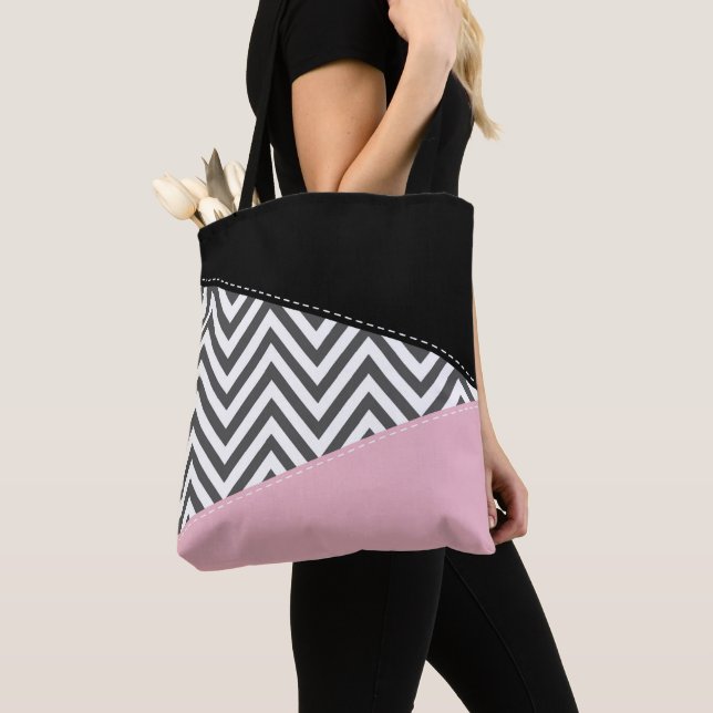 Bolsa Tote Cinza Zigzag, Cinza Chevron, Zigzag Patterno, Rosa (Close Up)