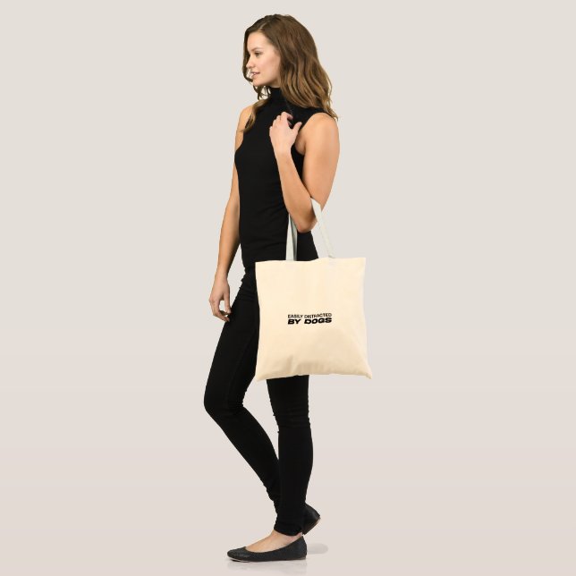 Bolsa Tote Citação Moderna - Fácilmente Distraído Por Cachorr (Frente (modelo))