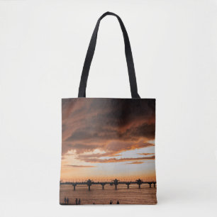 BOLSA TOTE COBERTURA DE PESSOAS NA PRAIA DURANTE O SOL