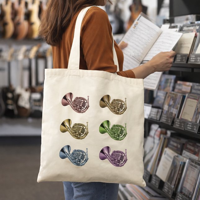 Bolsa Tote Colagem de Trompa Francesa Arco-íris (A tote bag with a rainbow lineup of french horns.)