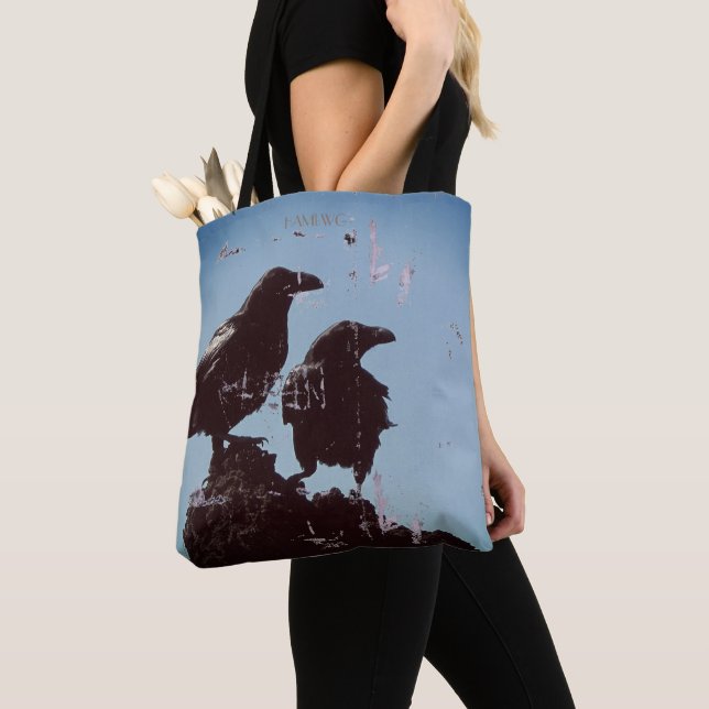 Bolsa Tote com design Gótico de Corvo Desgastado (Close Up)