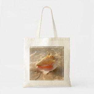Bolsa Tote Conch Shell na areia na praia tropical