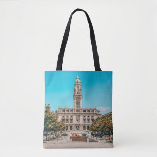 BOLSA TOTE CONSTRUÇÃO DE CONCRETO BRANCO SOB O CÉU AZUL DU
