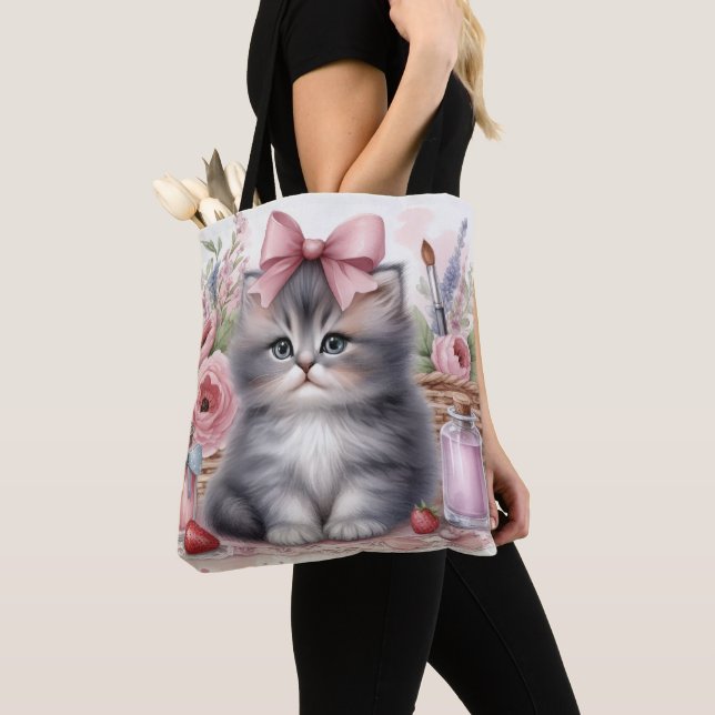 BOLSA TOTE COZINHO FLUFFY COM FLORES E ARCO DE PINO (Close Up)