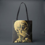 Bolsa Tote Crânio com cigarro queimado por Vincent van Gogh<br><div class="desc">Bonitas malas de impressão! Disponível em dois estilos e dois tamanhos! Crânio com Cigarro queimado por Vincent van Gogh é um apos impressionismo de arte de vintage que ainda pinta a vida. Um retrato do esqueleto humano fumando. Imagem do excelente a utilizar em produtos anti-tabagismo. Fumar matares 1.000 a cada...</div>