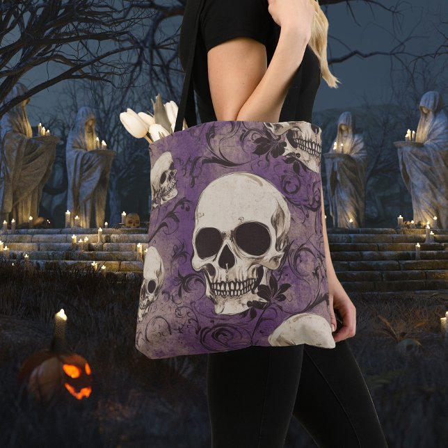 Bolsa Tote Crânios Góticos Vintage em Damasco Roxo de Hallowe (Skulls in a purple background / Halloween theme Tote Bag)