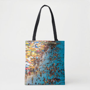 Bolsa Tote Crowded Tropical Beach and Colorful Parasols 