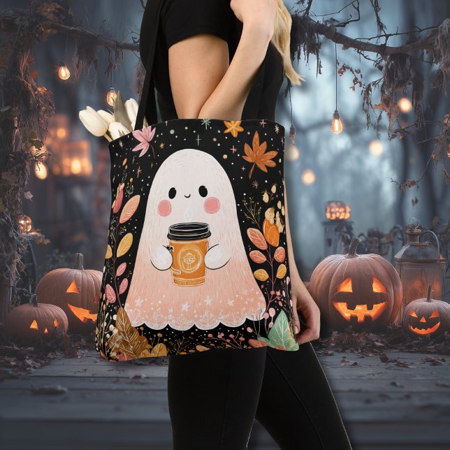 Bolsa Tote Cute Autumn Ghost with Pumpkin Coffee – Cozy Fall  (Criador carregado)