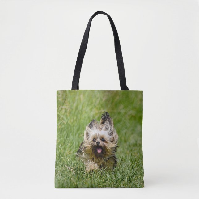 Bolsa Tote Cute Yorkshire Terrier passando por Grass (Frente)