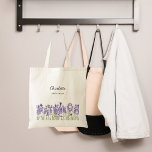Bolsa Tote dama de flores lavandas<br><div class="desc">Fundo transparente. Decorado com flores e abelha lavandas. Personalize e adicione o nome da ponte. Traseira: sem design</div>