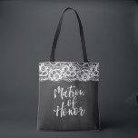 Bolsa Tote Dama de honra em renda e lousa<br><div class="desc">Dama de honra em escrita com pincel sobre lousa preta e fundo de renda. Nome personalizado no verso.</div>