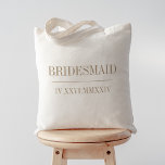 Bolsa Tote Data Numérica Romana Partido Bridal Bridesmaid<br><div class="desc">Estas mochilas minimalistas modernas fazem presentes de excelente. O design mínimo limpo apresenta "damas de honra" ou sua escolha de função,  e sua data de casamento em caracteres modernos neutros do que serif,  divididos por uma linha de solteiro. Sua data de casamento em números romanos adiciona um toque chic.</div>