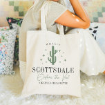 Bolsa Tote Desert Cactus Scottsdale Festa de solteira<br><div class="desc">Bem-vindos convidados para o fim de semana da solteira de destino com estas bonitinhas sacolas de tote personalizadas. Design apresenta uma ilustração verde do cacto flanqueada por estrelas, com duas linhas de texto personalizado por baixo; mostrada com "Scottsdale Before the Veil". Adicione o nome do evento na parte inferior e...</div>