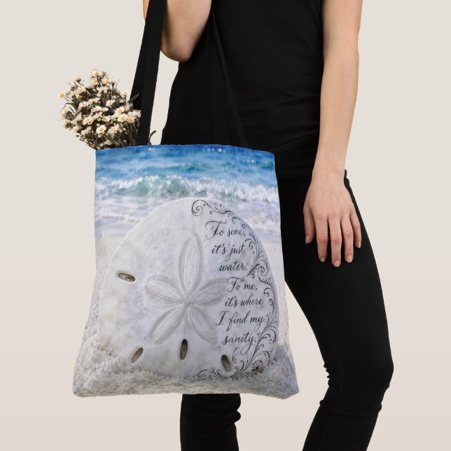 Bolsa Tote Dólar de Areia com Citação Inspiradora (Close Up)