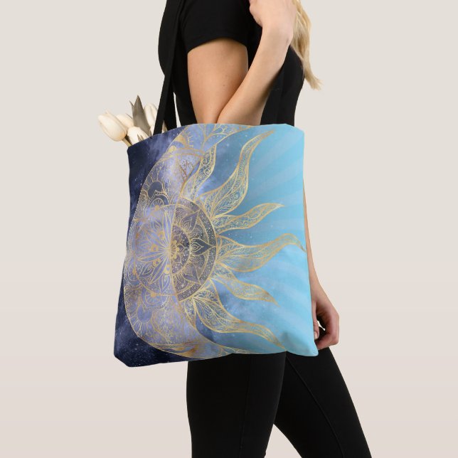 Bolsa Tote Dourada Lua Sun Mandala Celestial Design (Close Up)