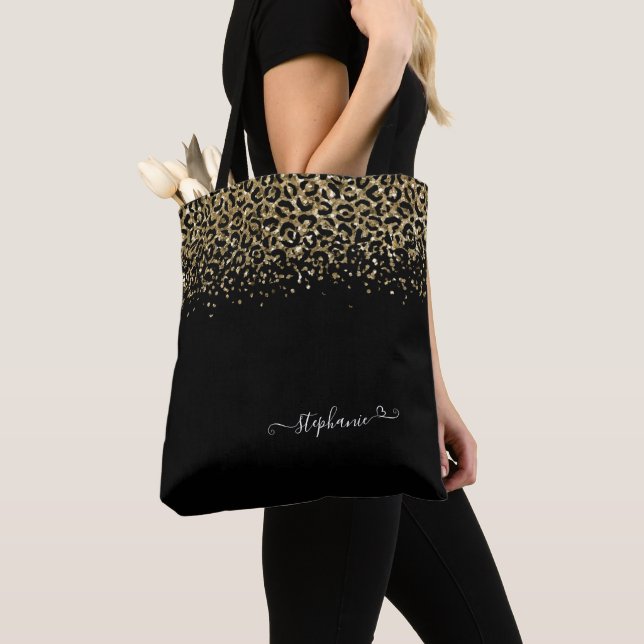 Bolsa Tote Dourado Leopardo Luminoso Monograma Preto (Close Up)