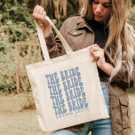 Bolsa Tote Dusty Blue Trendy Boho Noiva Personalizada Retroat<br><div class="desc">Precisa de uma bolsa de tote personalizada para o seu próximo casamento? Quer alguma coisa de moda, pré e groovy? Não olhe mais que a noiva esmeralda verde personalizada. Este na moda é perfeito para carregando de todos os seus pertences de e para o seu dia especial. Além disso, com...</div>