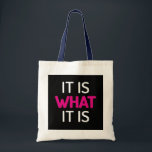Bolsa Tote É O Que É - Saco Motivacional De Tote"<br><div class="desc">Abraçar a vida com esta na moda "É o que é". Perfeito para o carregando de seu essencial, este saco durável e de tendências apresenta um design ousado que ressoa com uma mentalidade positiva. Quer você esteja indo para a mercearia, a academia, ou um dia fora com amigos, esta bolsa...</div>