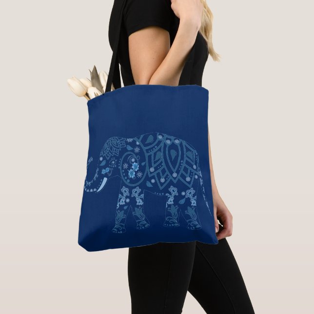 Bolsa Tote Elefante Azul com Padrão Ornamentado (Close Up)