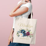 Bolsa Tote Elegante Blush e Burgundy Floral Monograma<br><div class="desc">O saquinho de tote personalizado elegante apresenta um belo arranjo floral de aquarela em azul marinho, burgundy, merlot, e cor-de-rosa pincelada com verde. Personalize o texto dourado colorido com um nome próprio em script de caligrafia com o título do partido ou outro texto. Faz um presente único para as damas...</div>