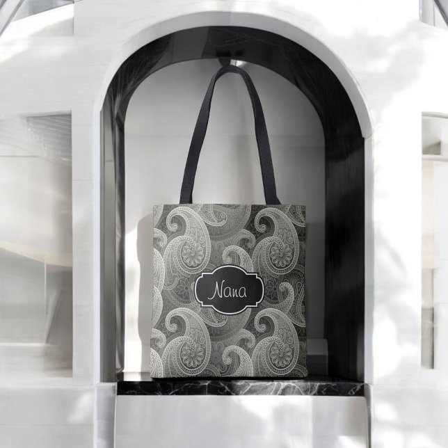 Bolsa Tote Elegante Cinza Paisley Monogrammed (A thoughtful gift for Nana, this elegant tote can be personalized with a name or other text.)