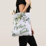 Bolsa Tote Elegante Eucalyptus Greenery Mãe da Noiva<br><div class="desc">Eucalyptus Greenery Elegante em Watercolor, escrito "mãe do noivo" e nome personalizado no verso, elegante e romântico, presentes personalizados do excelente para a mãe do noivo. Para mais personalização, clique no link "personalizar mais" e use nossa ferramenta design para modificar esse modelo. Se precisar de ajuda ou itens correspondentes, entre...</div>