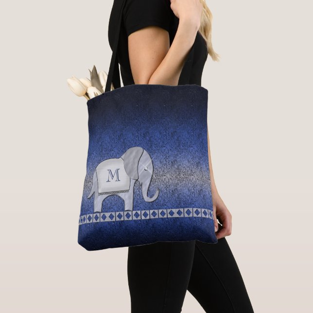 Bolsa Tote Elephant Walk Monograma Silver/Blue ID390 (Close Up)