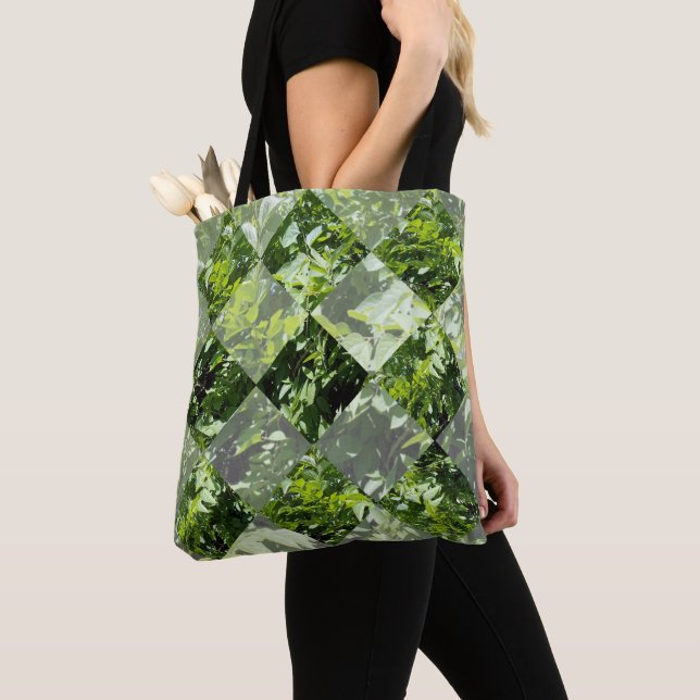Bolsa Tote Emerald Elegance: Folhas Verdes em Diamond Cut, (Close Up)