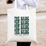 Bolsa Tote Emerald Green Trendy Boho Retro Personalizado Noiv<br><div class="desc">Esta mochila esmeralda verde, pré-disquete, noiva personalizada e ranhosa é perfeita para a noiva a caminho do seu casamento na praia! A bolsa de tote é personalizada com seus detalhes únicos de casamento, fazer-a um presente especial e único. O design de papoila vai adicionar um toque de sofisticação a qualquer...</div>